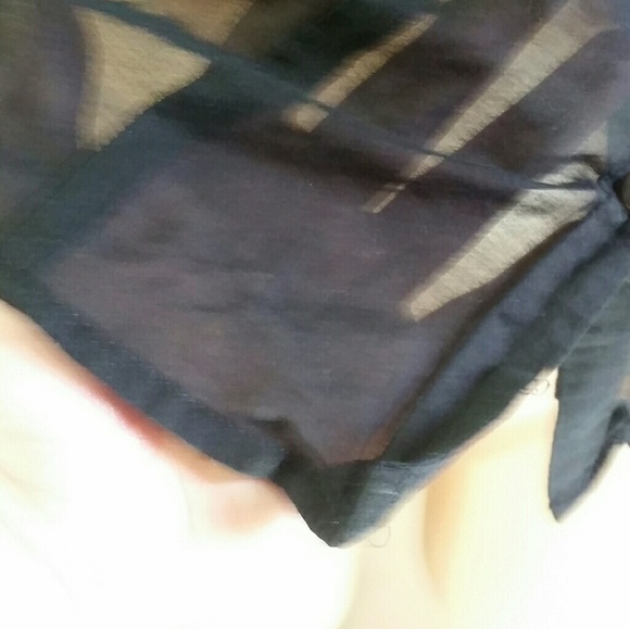Translucent Sleeveless Black Collared Button Down - Picture 7 of 8